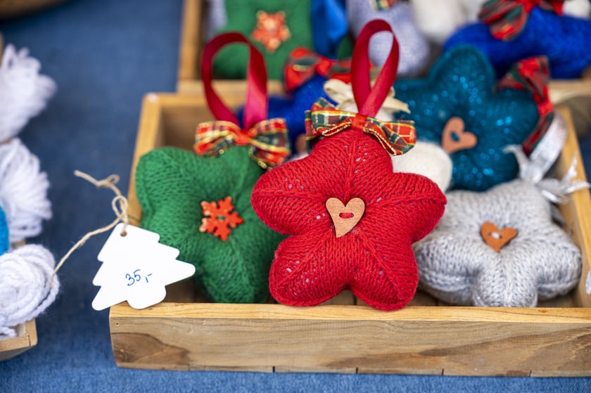 Jarmark Bożonarodzeniowy 2024 we Wrocławiu - na zdjęciach produkty, które można kupić na jarmarku